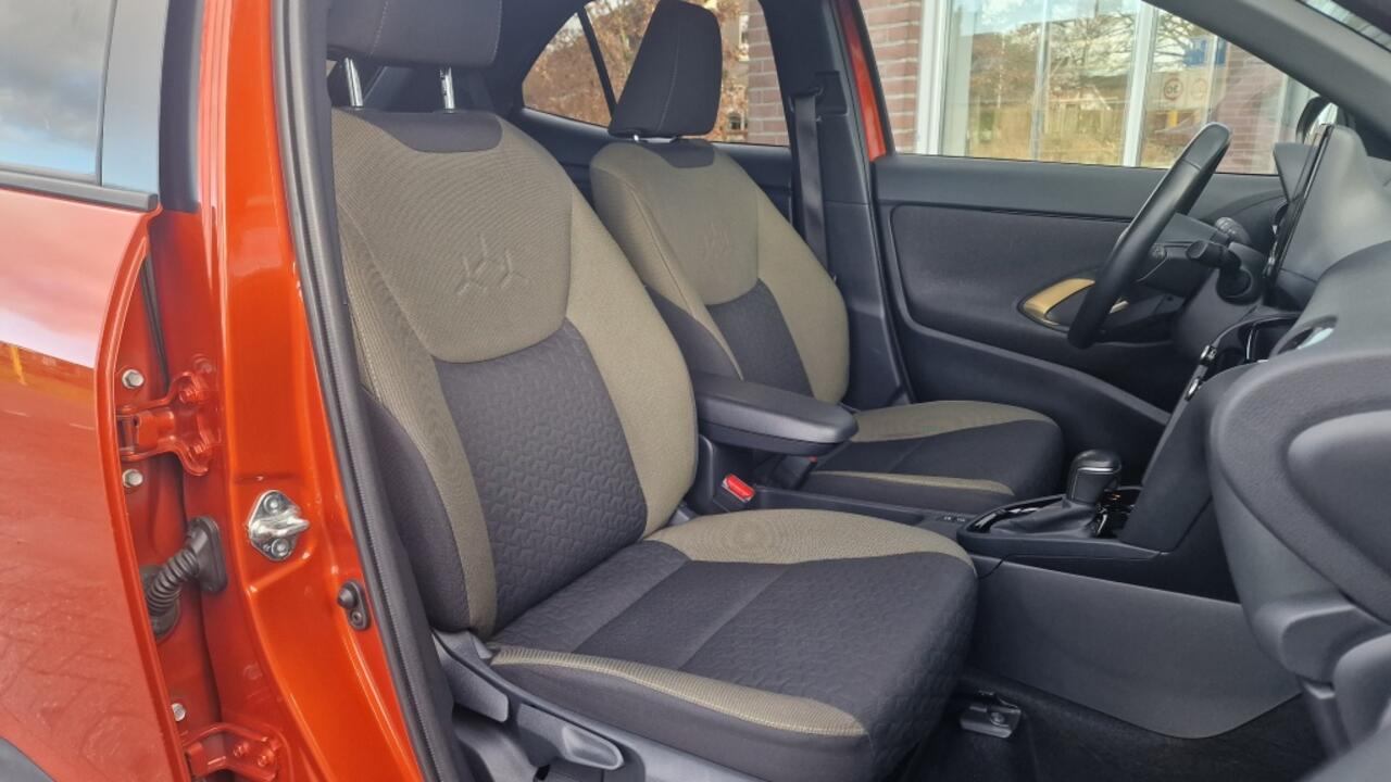 Toyota YARIS Cross 1.5 Hybrid Explore, Stoelverwarming, NL Auto