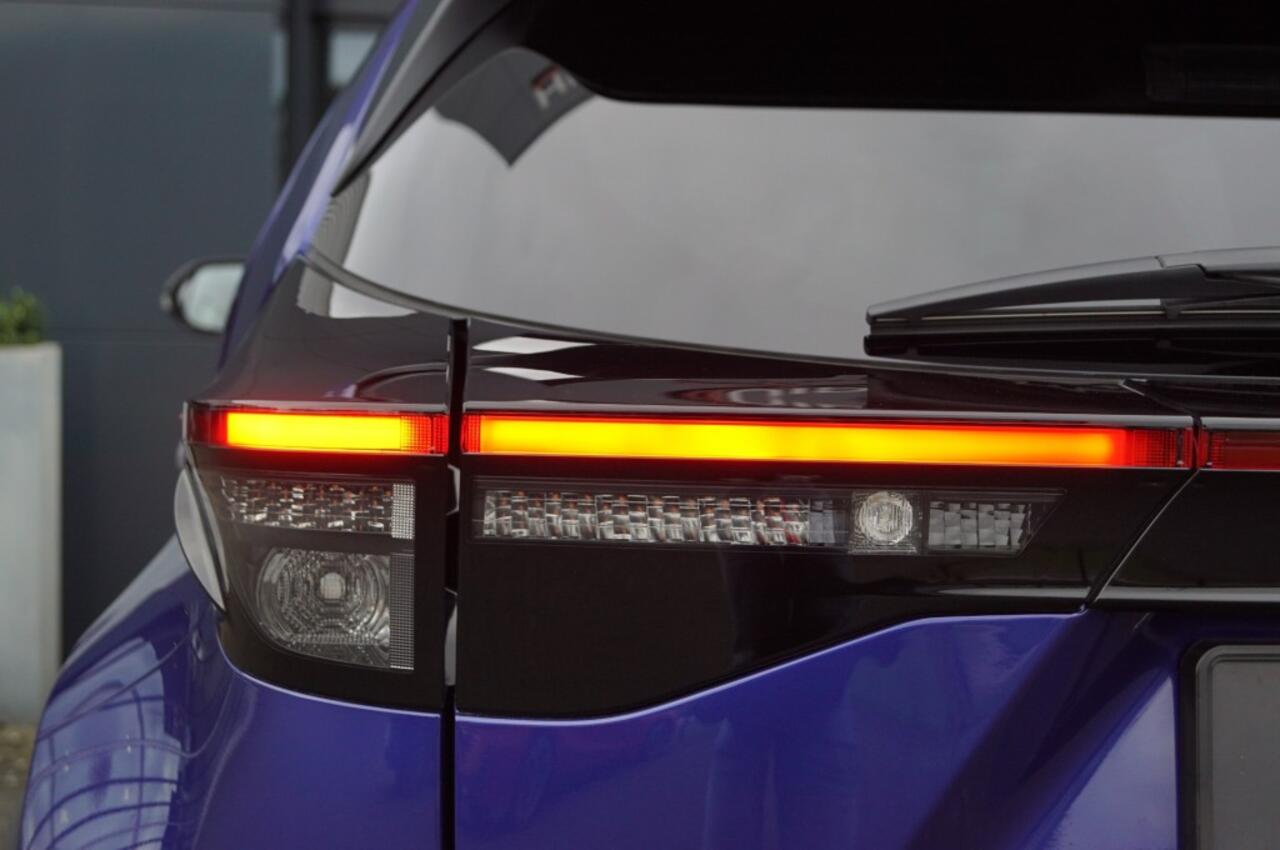 Toyota YARIS 1.5 Hybrid Adventure / Camera /Elektr. A-Klep/ Head-up/ JBL /Navi/18 Inch LM