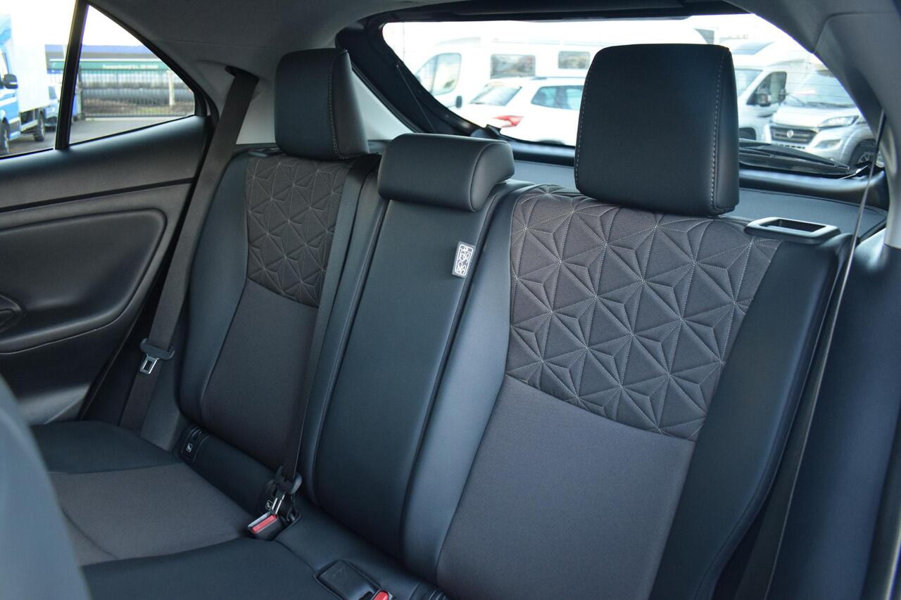 Toyota YARIS Cross 1.5 Hybrid Executive | Two Tone | Apple CarPlay | Half Leer | Stoelverwarming