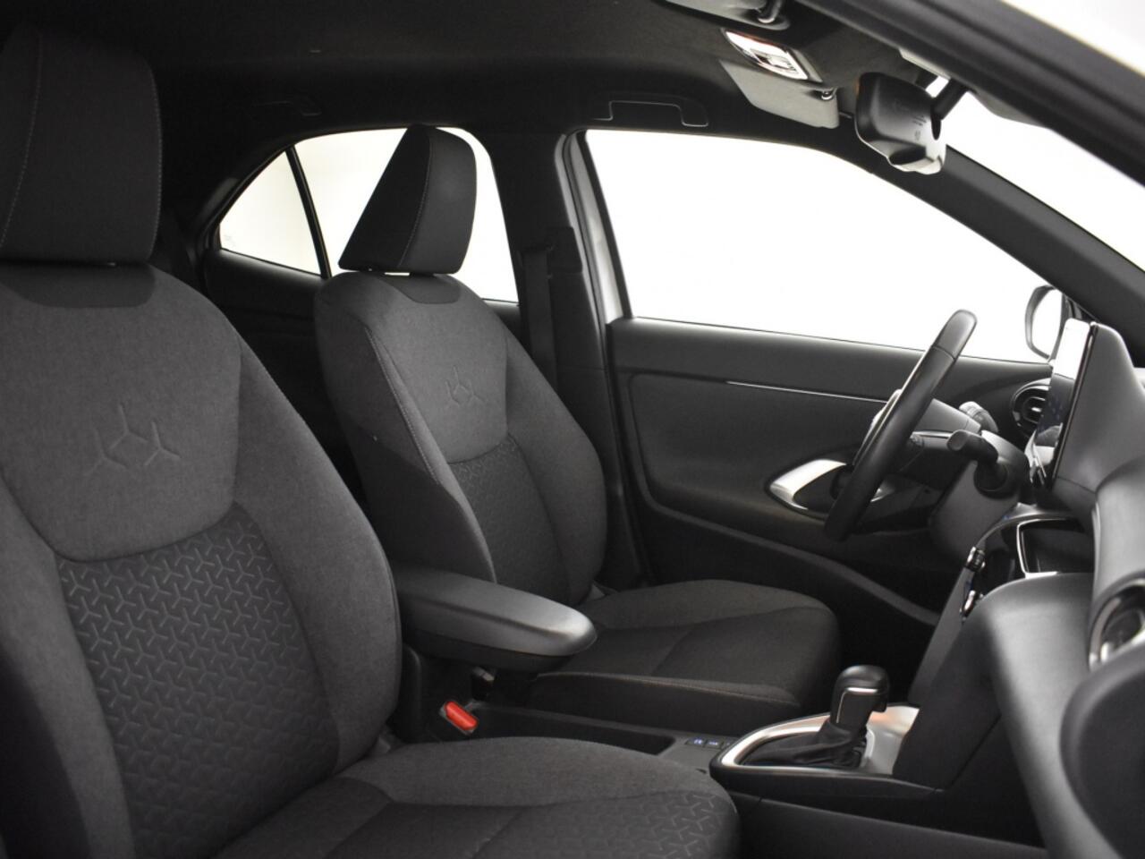 Toyota YARIS Cross 1.5 Hybrid Dynamic | Parkeersensoren V+A | Stoelverwarming