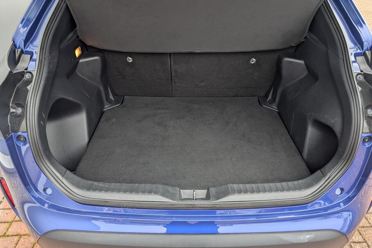 Toyota YARIS Cross 1.5 Hybrid First Edition Automaat, Achteruitrijcamera, Navigatie met Android Auto & Apple Carplay