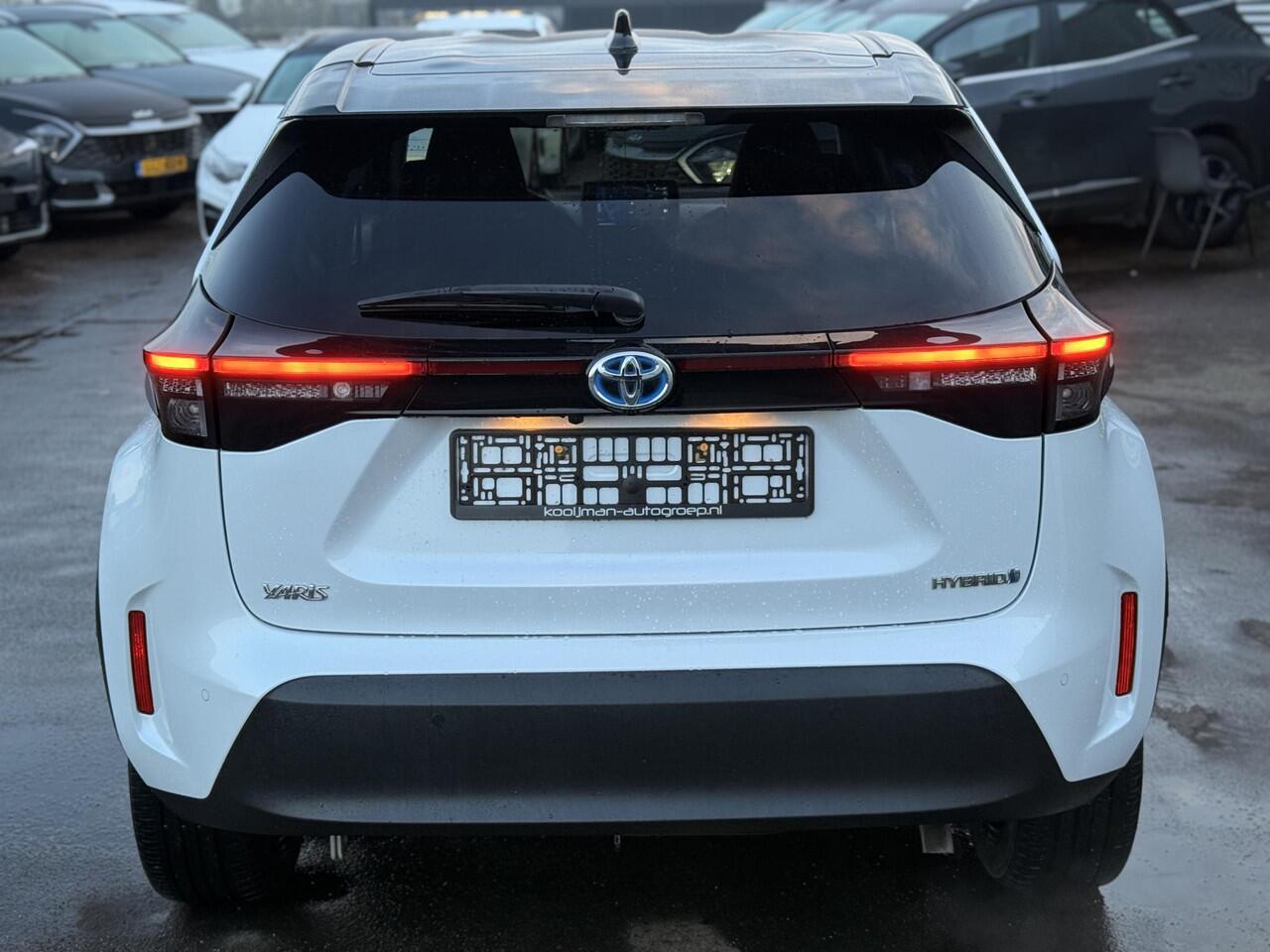 Toyota YARIS Cross 1.5 Hybrid Executive Trekhaak, Dodehoekdetectie, HUD, Stoelverwarming, LMV, LED, Elek. achterklep, Parkeersensoren