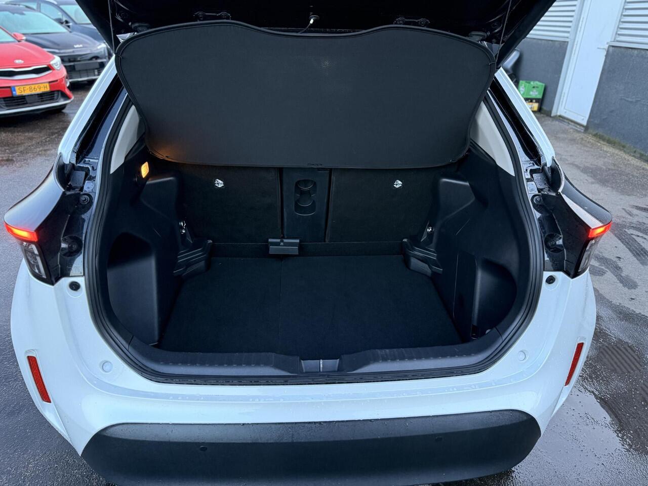 Toyota YARIS Cross 1.5 Hybrid Executive Trekhaak, Dodehoekdetectie, HUD, Stoelverwarming, LMV, LED, Elek. achterklep, Parkeersensoren