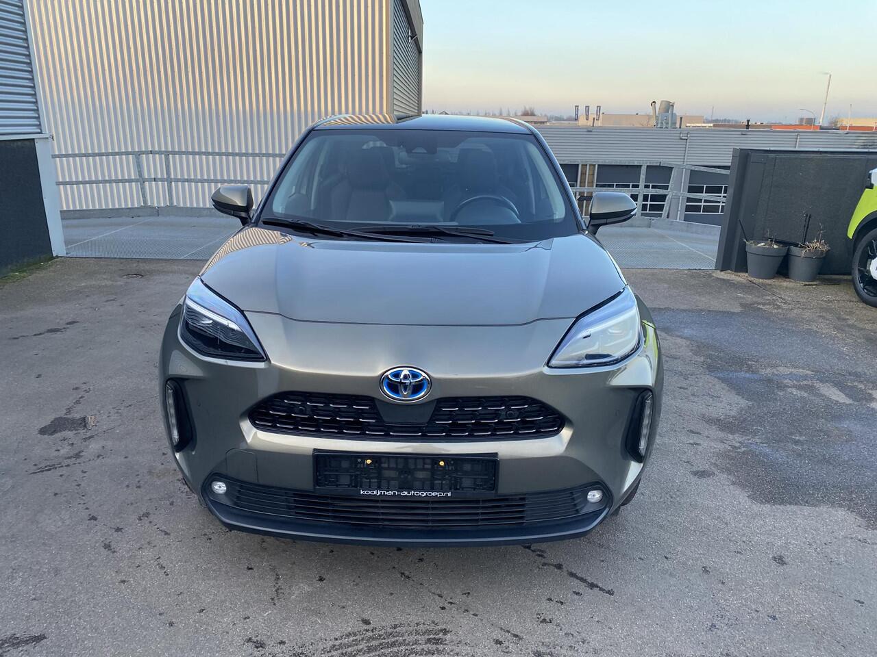 Toyota YARIS Cross 1.5 Hybrid Executive Panoramadak, Parkeersensoren voor + achter, Stoelverwarming, LED, Smart Key, LMV