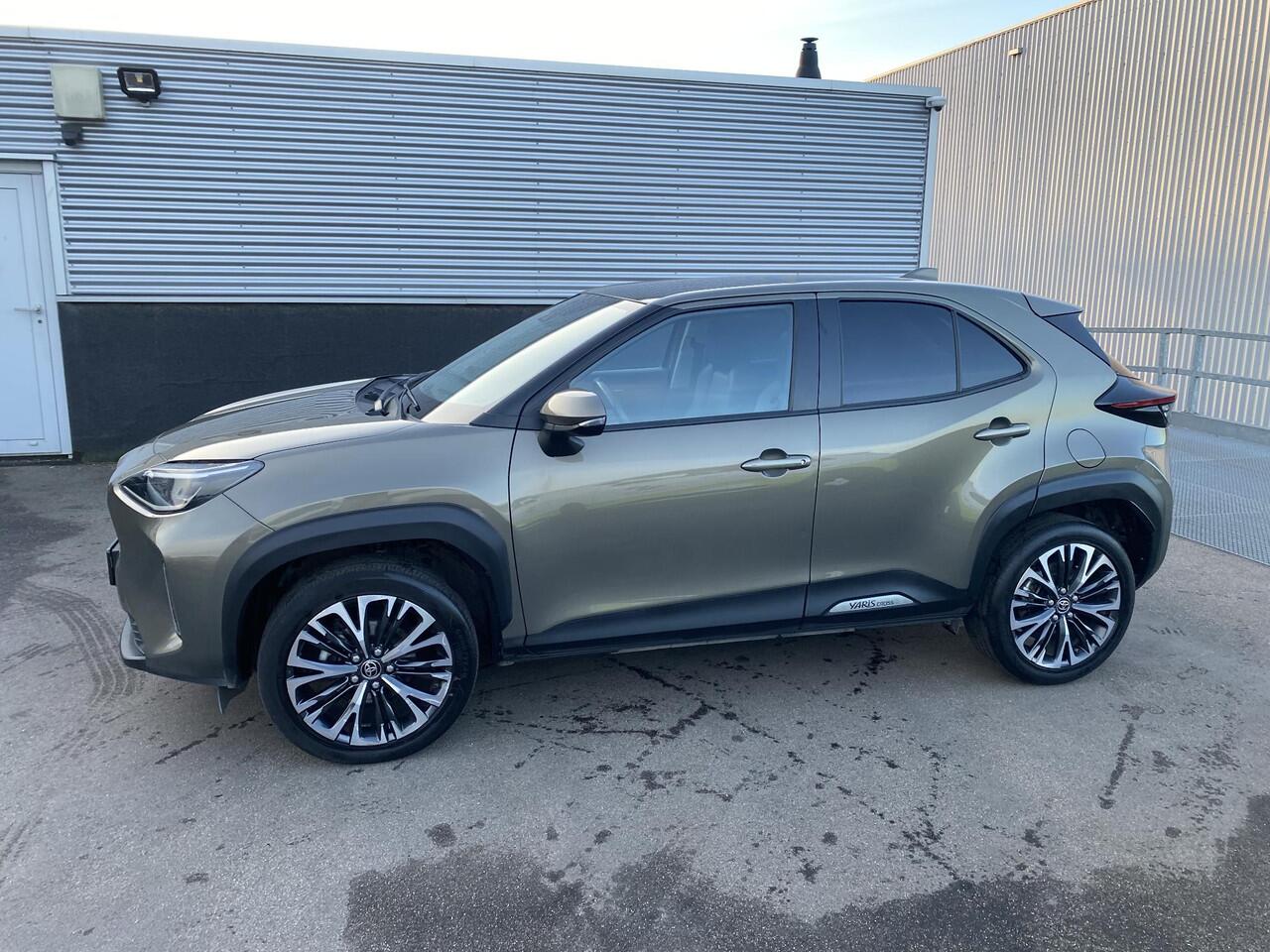 Toyota YARIS Cross 1.5 Hybrid Executive Panoramadak, Parkeersensoren voor + achter, Stoelverwarming, LED, Smart Key, LMV