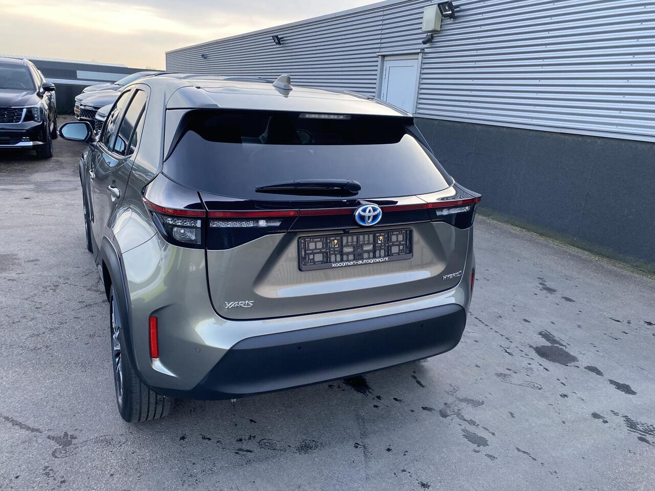 Toyota YARIS Cross 1.5 Hybrid Executive Panoramadak, Parkeersensoren voor + achter, Stoelverwarming, LED, Smart Key, LMV