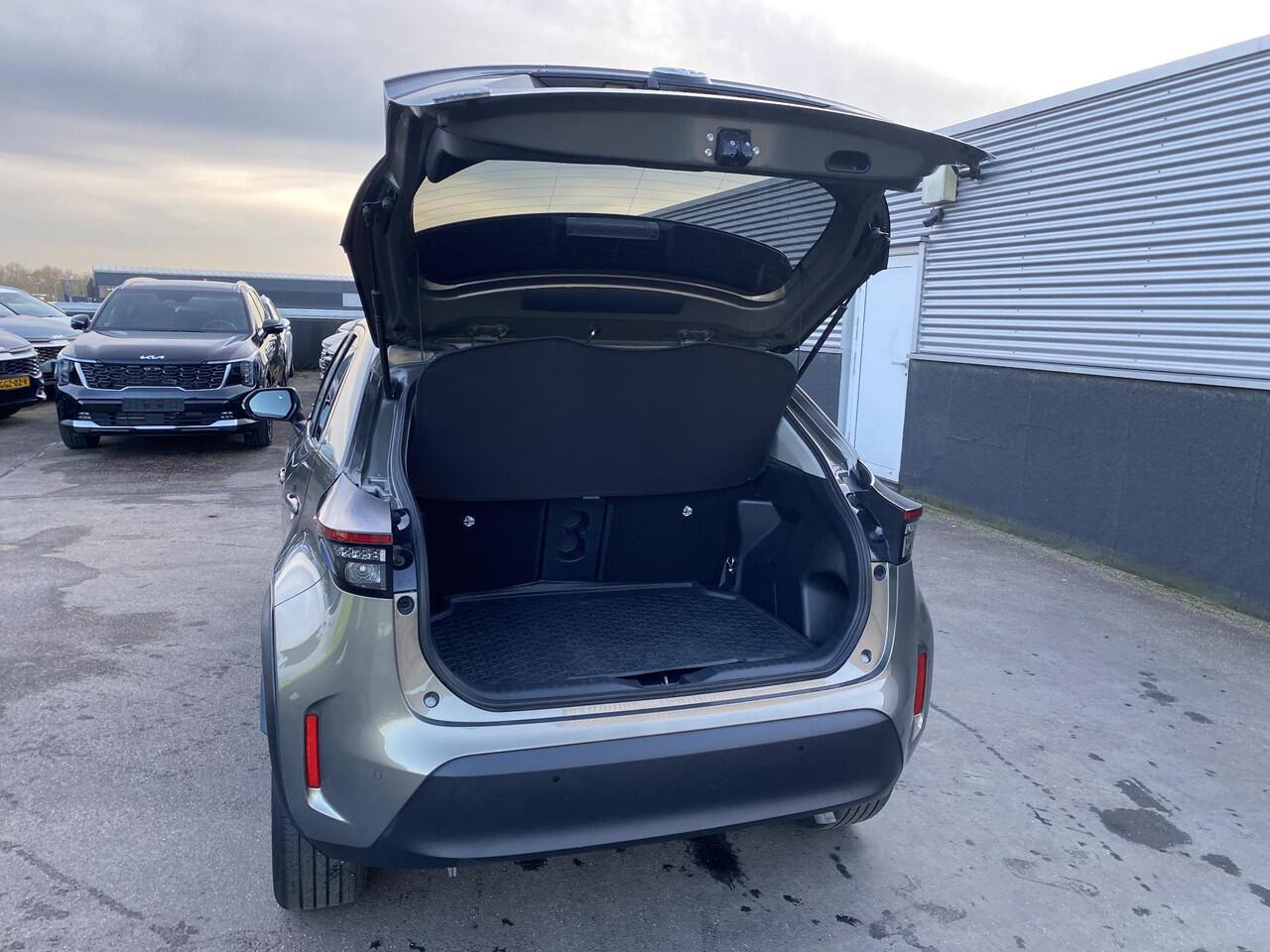 Toyota YARIS Cross 1.5 Hybrid Executive Panoramadak, Parkeersensoren voor + achter, Stoelverwarming, LED, Smart Key, LMV