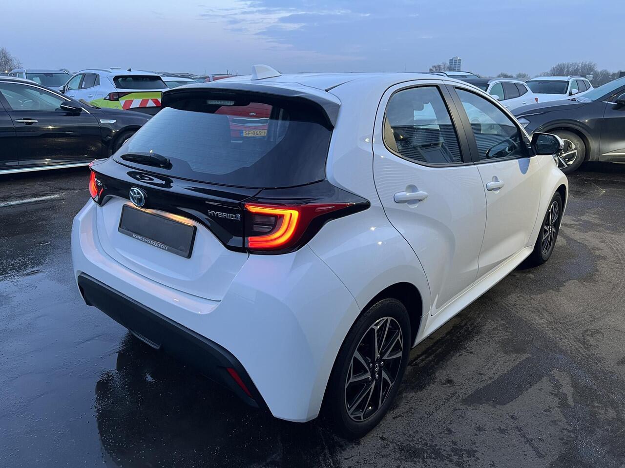 Toyota YARIS 1.5 Hybrid Dynamic LED, Lichtmetalen velgen, Adaptieve cruise control, Achteruitrijcamera,