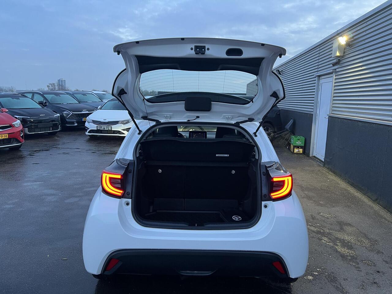 Toyota YARIS 1.5 Hybrid Dynamic LED, Lichtmetalen velgen, Adaptieve cruise control, Achteruitrijcamera,