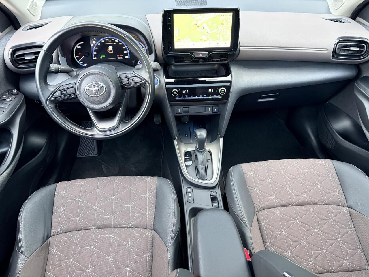 Toyota YARIS Cross 1.5 Hybrid Executive 18 inch | Panoramadak | Half leder | Parkeersensoren rondom