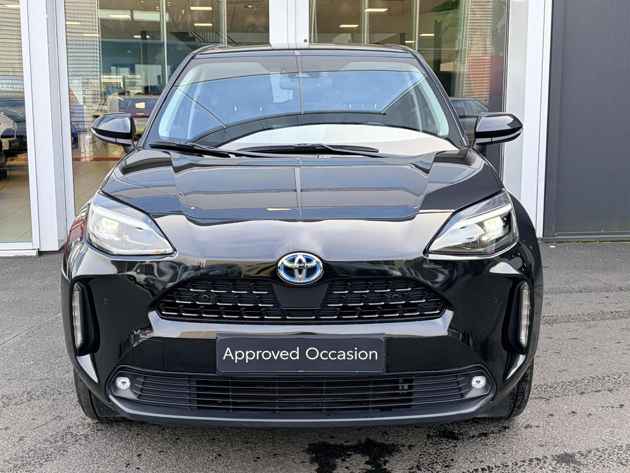 Toyota YARIS Cross 1.5 Hybrid Executive 18 inch | Panoramadak | Half leder | Parkeersensoren rondom