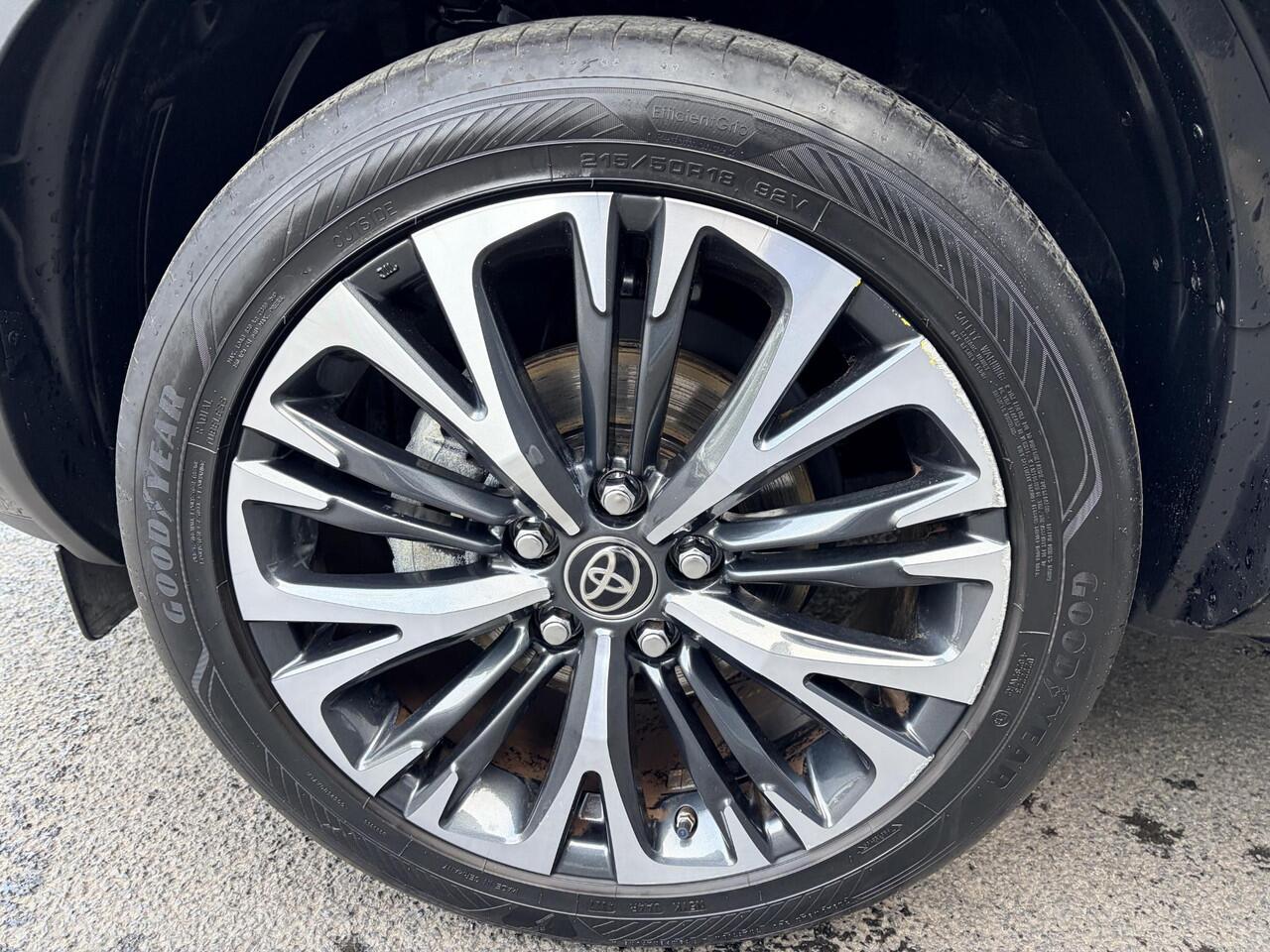 Toyota YARIS Cross 1.5 Hybrid Executive 18 inch | Panoramadak | Half leder | Parkeersensoren rondom