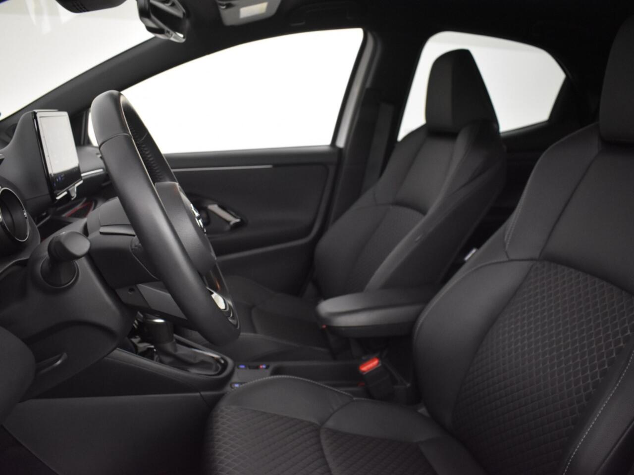 Toyota YARIS 1.5 Hybrid Executive | BSM | Parkeersensoren V + A