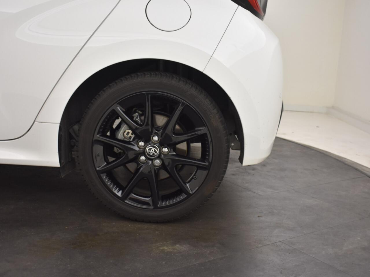 Toyota YARIS 1.5 Hybrid Executive | BSM | Parkeersensoren V + A