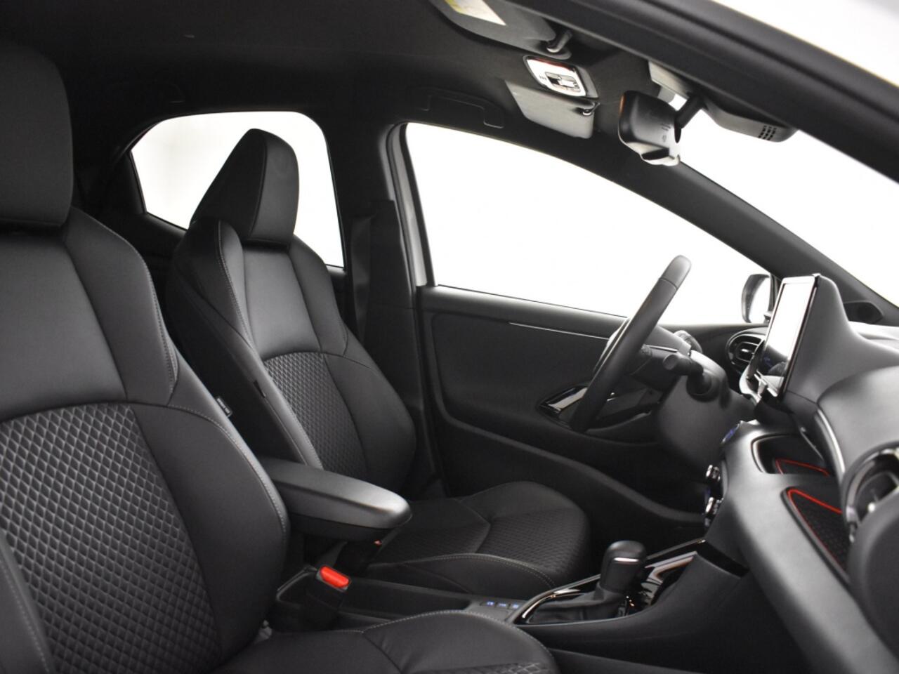 Toyota YARIS 1.5 Hybrid Executive | BSM | Parkeersensoren V + A