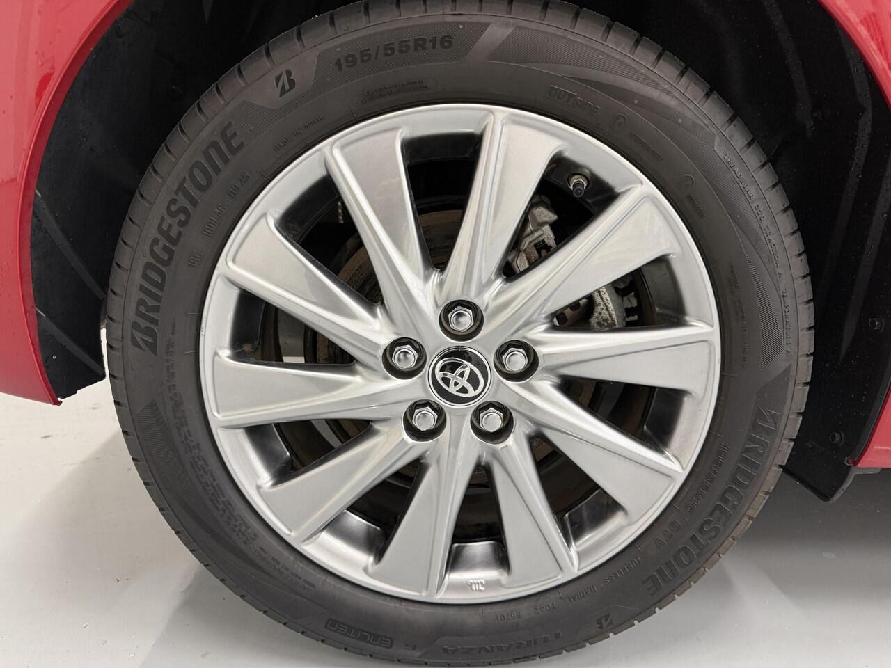 Toyota YARIS 1.5 Hybrid Head-up / Stuur & Stoelverwarming / Carplay / Camera