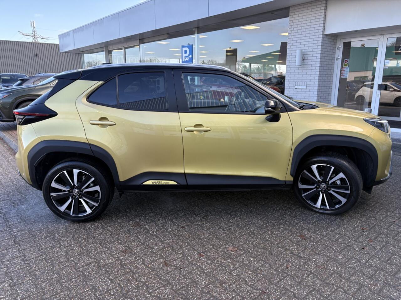 Toyota YARIS Cross 1.5 Hybrid Launch Edition | JBL | HUD | Leder | Sensoren v/a |