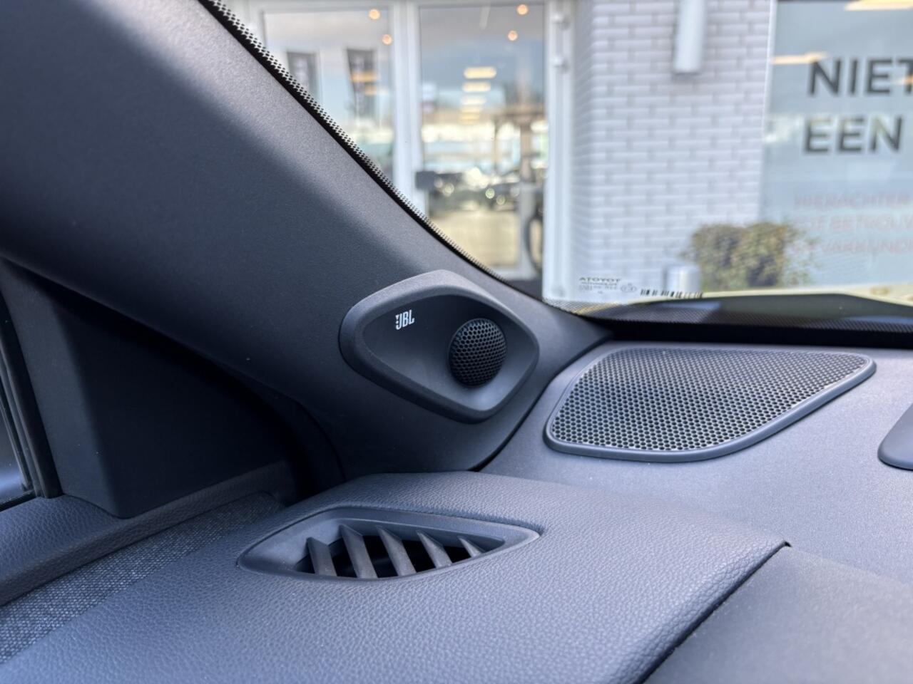 Toyota YARIS Cross 1.5 Hybrid Launch Edition | JBL | HUD | Leder | Sensoren v/a |