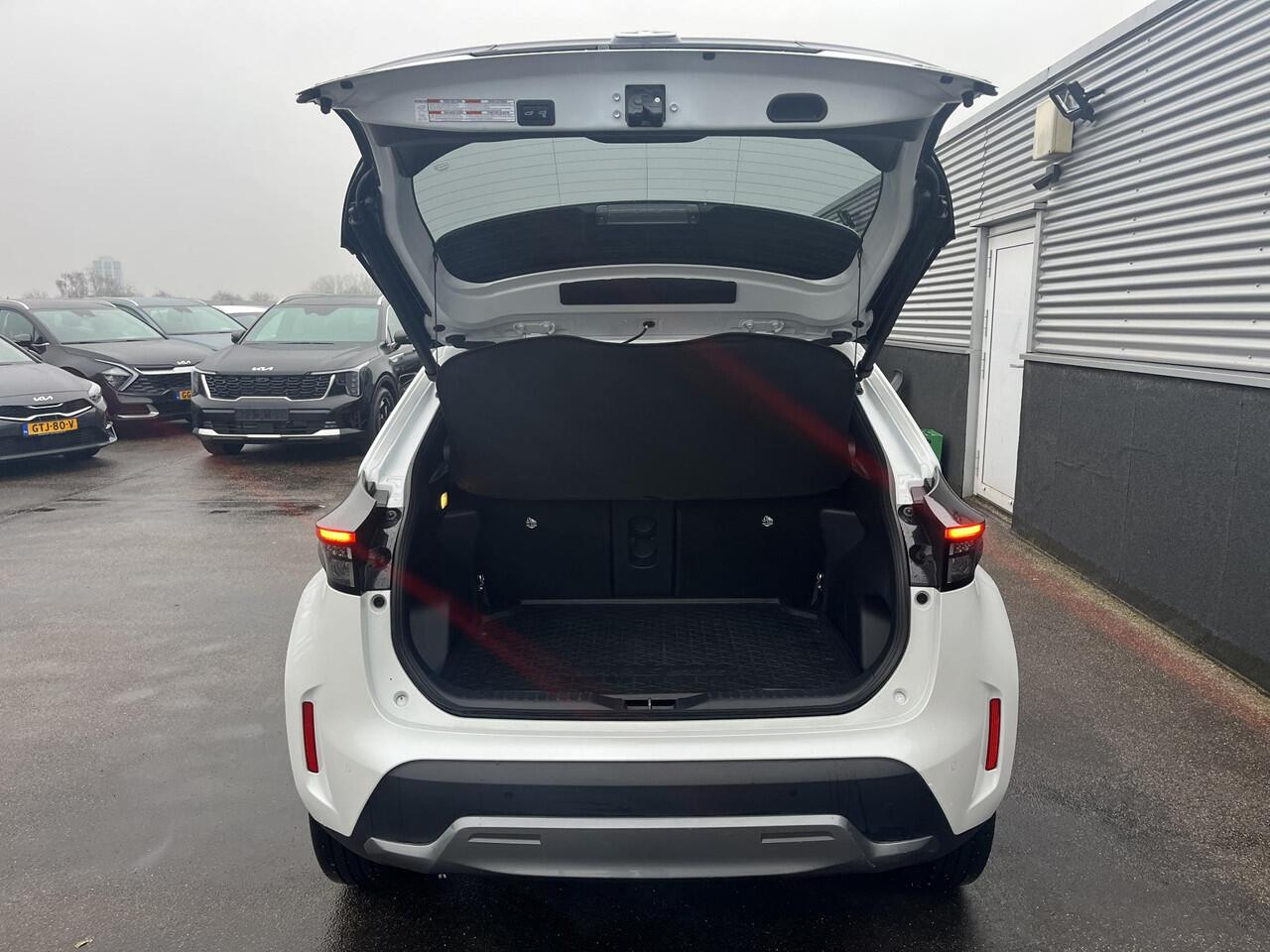 Toyota YARIS Cross 1.5 Hybrid Adventure AWD Panoramadak, Stoelverwarming, HUD, JBL, Elek. achterklep, LMV, LED