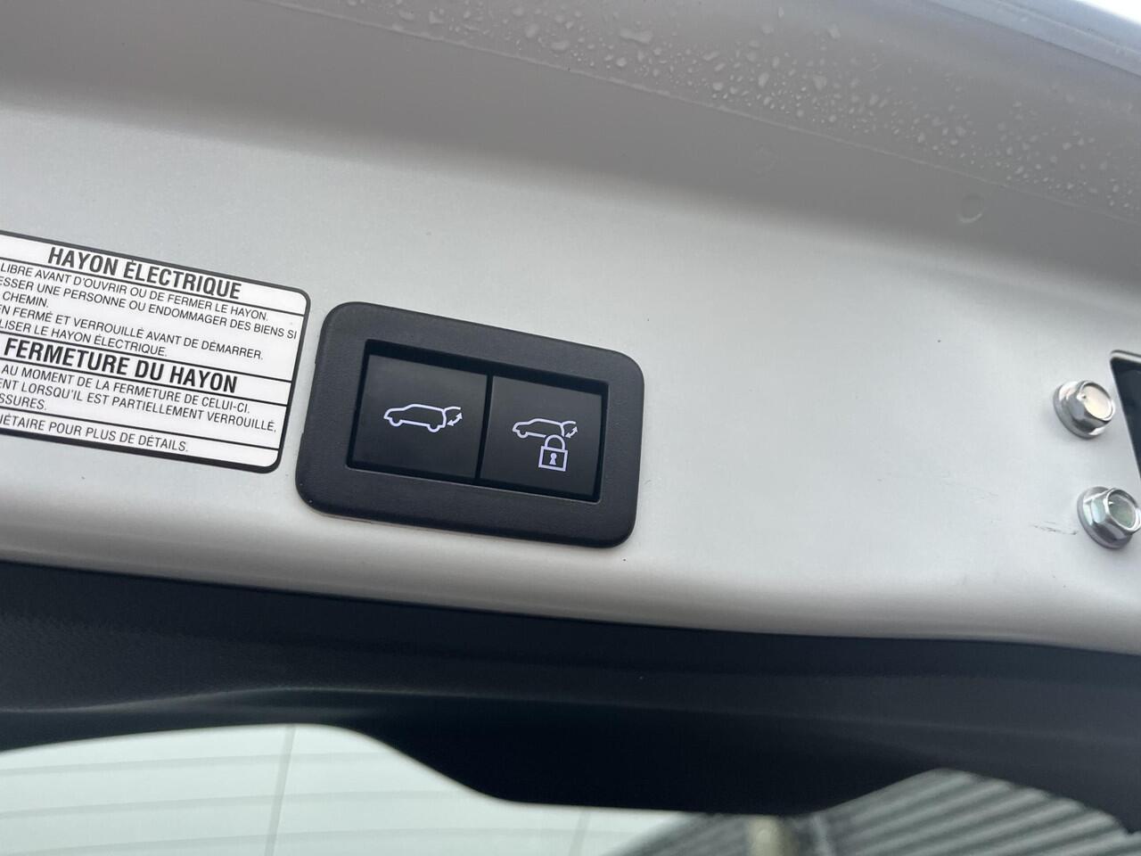 Toyota YARIS Cross 1.5 Hybrid Adventure AWD Panoramadak, Stoelverwarming, HUD, JBL, Elek. achterklep, LMV, LED