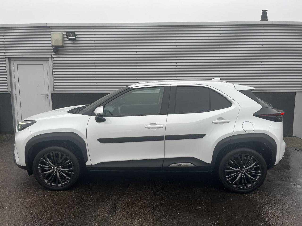 Toyota YARIS Cross 1.5 Hybrid Adventure AWD Panoramadak, Stoelverwarming, HUD, JBL, Elek. achterklep, LMV, LED