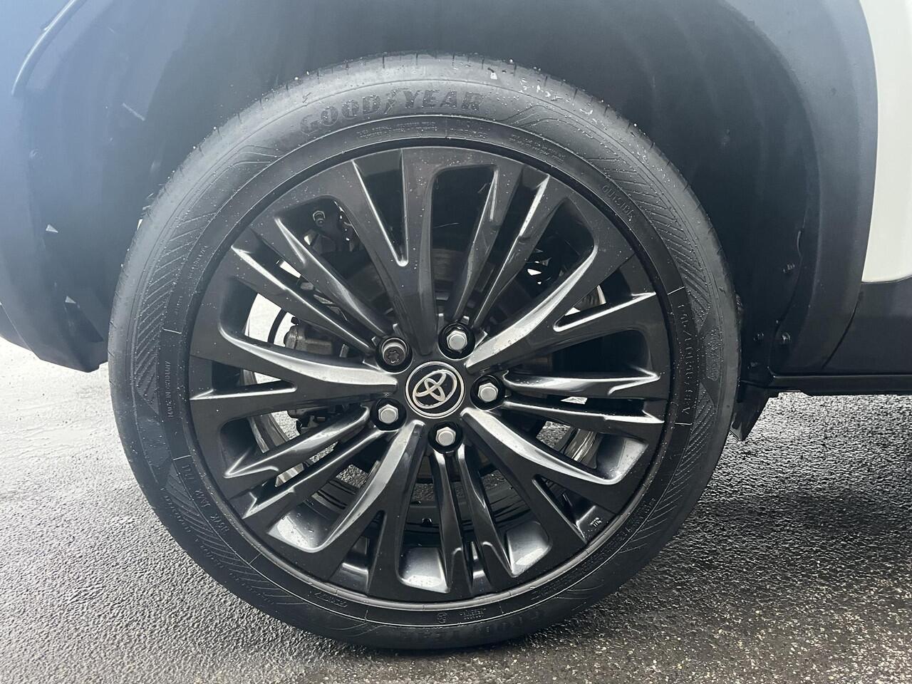 Toyota YARIS Cross 1.5 Hybrid Adventure AWD Panoramadak, Stoelverwarming, HUD, JBL, Elek. achterklep, LMV, LED