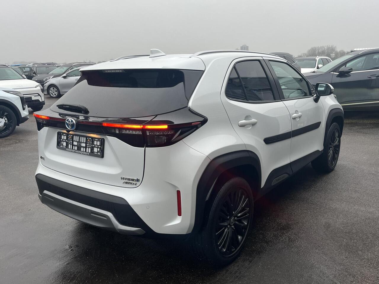 Toyota YARIS Cross 1.5 Hybrid Adventure AWD Panoramadak, Stoelverwarming, HUD, JBL, Elek. achterklep, LMV, LED