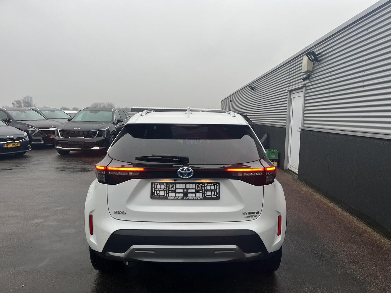 Toyota YARIS Cross 1.5 Hybrid Adventure AWD Panoramadak, Stoelverwarming, HUD, JBL, Elek. achterklep, LMV, LED