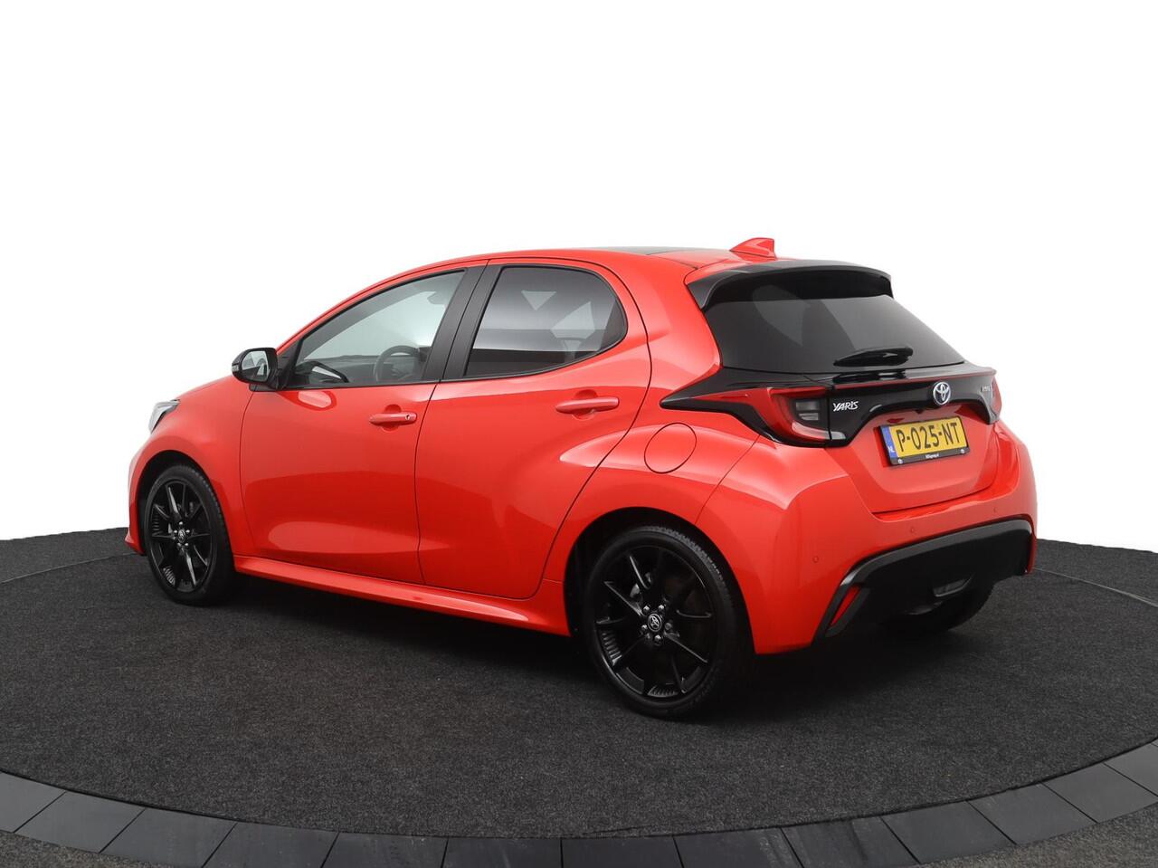 Toyota YARIS 1.5 Hybrid Executive | Navigatie | Stoel en stuurverwarming | Panoramadak | Leder-stof bekleding |