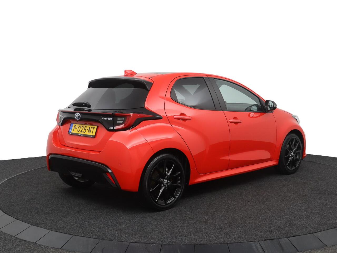 Toyota YARIS 1.5 Hybrid Executive | Navigatie | Stoel en stuurverwarming | Panoramadak | Leder-stof bekleding |