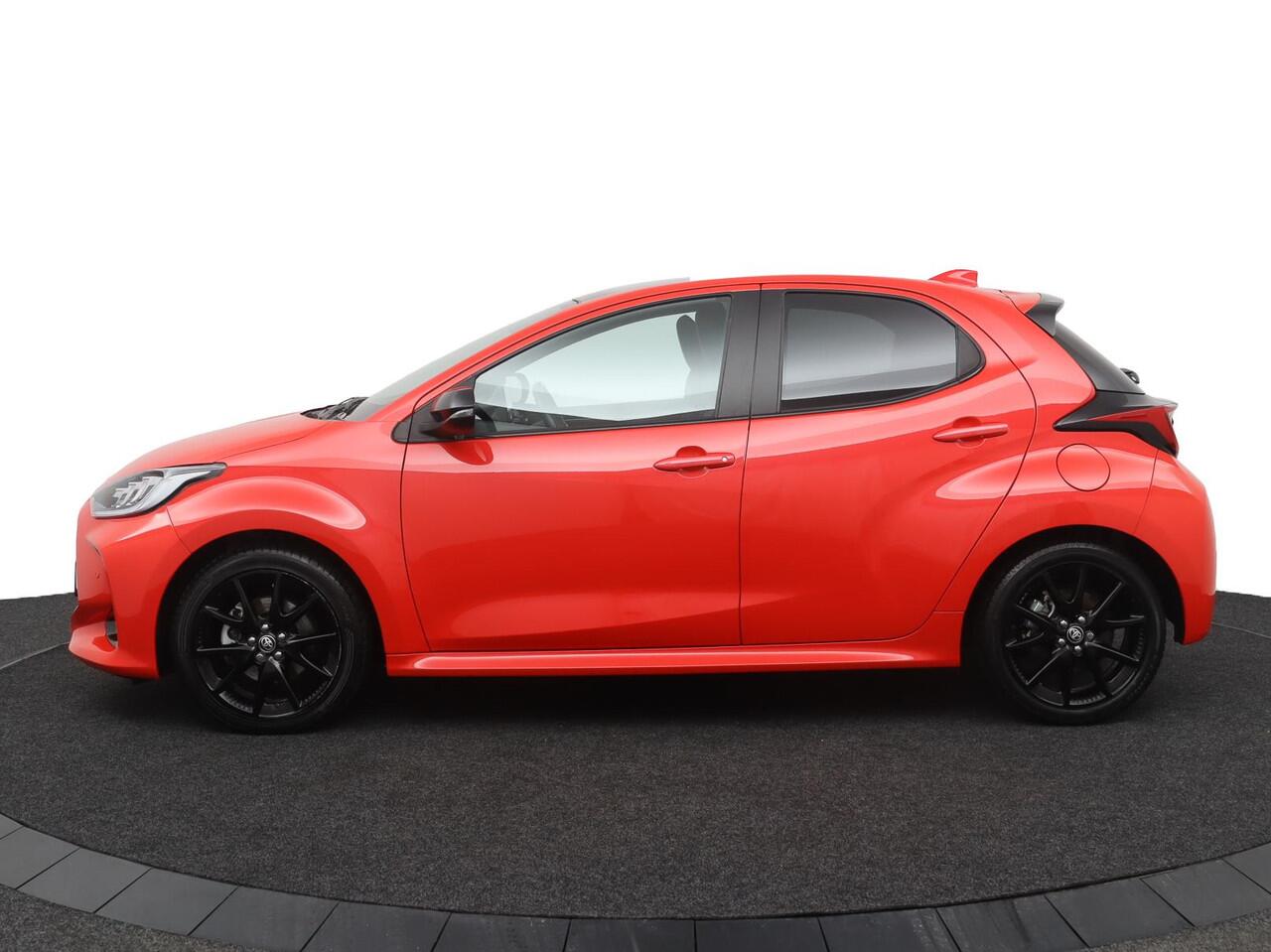 Toyota YARIS 1.5 Hybrid Executive | Navigatie | Stoel en stuurverwarming | Panoramadak | Leder-stof bekleding |