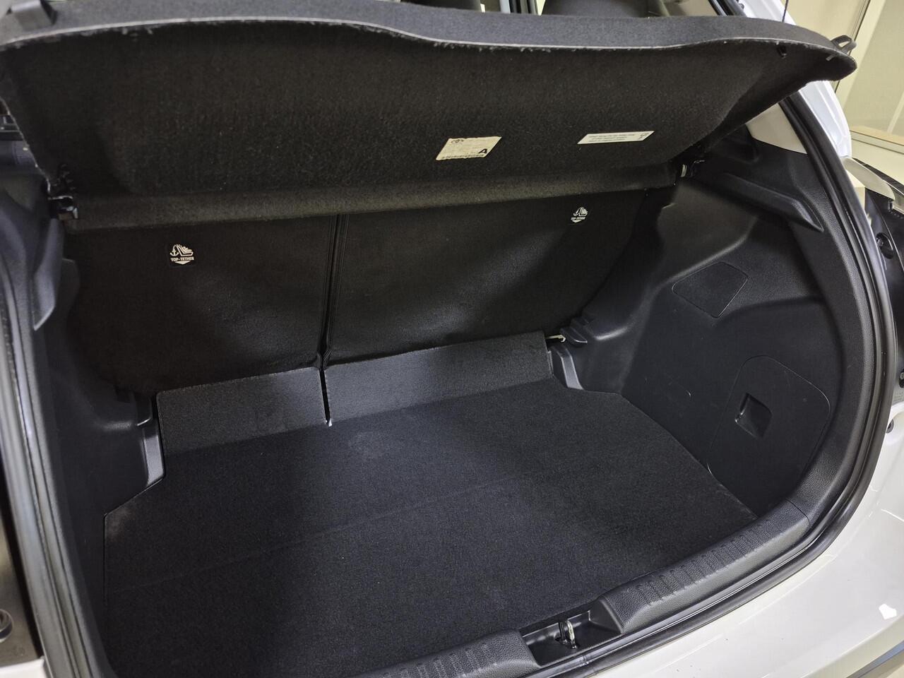 Toyota YARIS 1.5 Hybrid Dynamic | Trekhaak afneembaar | Keyless | Carplay | LED | Dealeronderhouden |