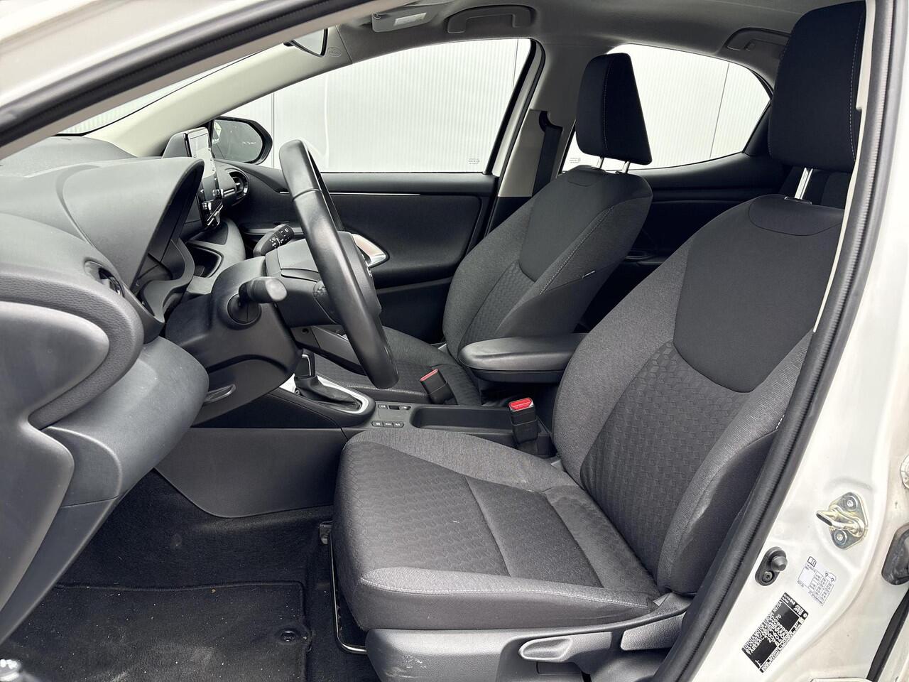 Toyota YARIS 1.5 Hybrid Active **APPLE CARPLAY/ ADAPTIIEF CRUISE CONTROL/ CLIMATE CONTROL**