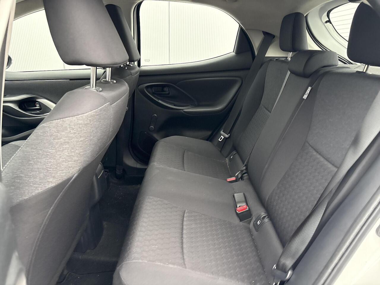 Toyota YARIS 1.5 Hybrid Active **APPLE CARPLAY/ ADAPTIIEF CRUISE CONTROL/ CLIMATE CONTROL**