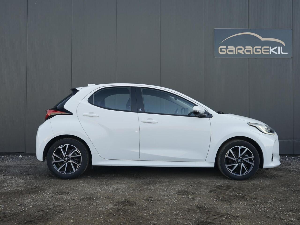 Toyota YARIS 1.5 Hybrid 115 Comfort 1e Eig / Dealeronderh / LED / Lichtmetaal / Carplay / Camera / Bluetooth / ACC