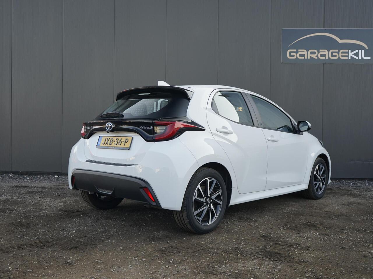 Toyota YARIS 1.5 Hybrid 115 Comfort 1e Eig / Dealeronderh / LED / Lichtmetaal / Carplay / Camera / Bluetooth / ACC