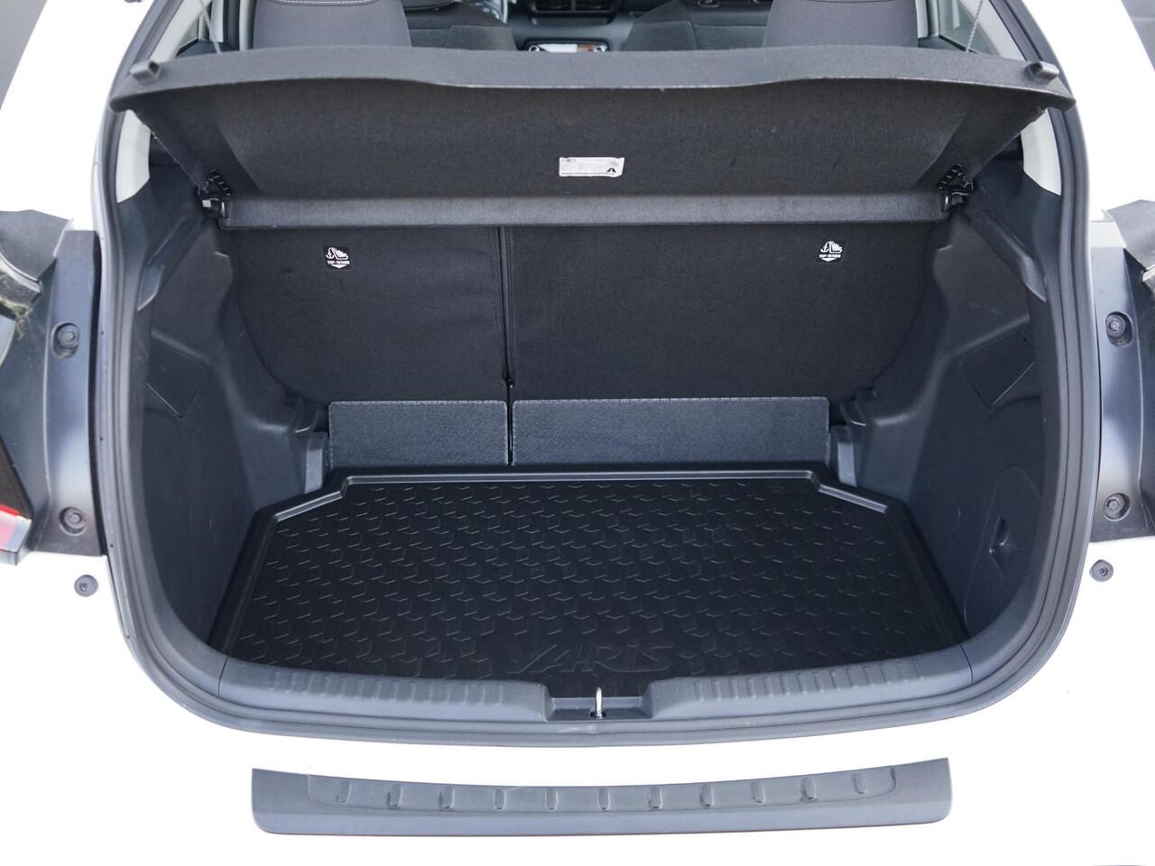 Toyota YARIS 1.5 Hybrid 115 Comfort 1e Eig / Dealeronderh / LED / Lichtmetaal / Carplay / Camera / Bluetooth / ACC