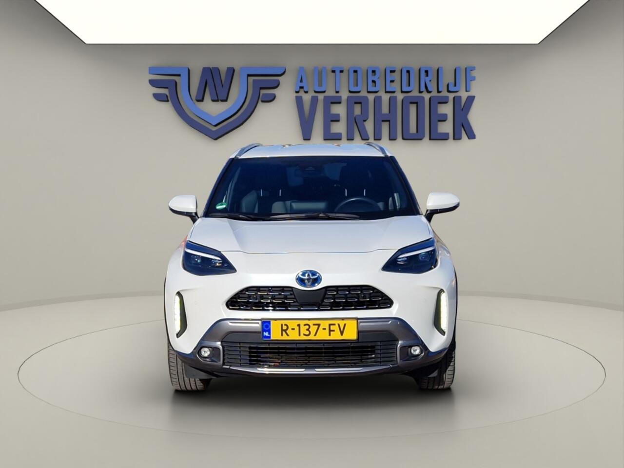 Toyota YARIS Cross 1.5 Hybrid Adventure Trekhaak - NL Auto - JBL