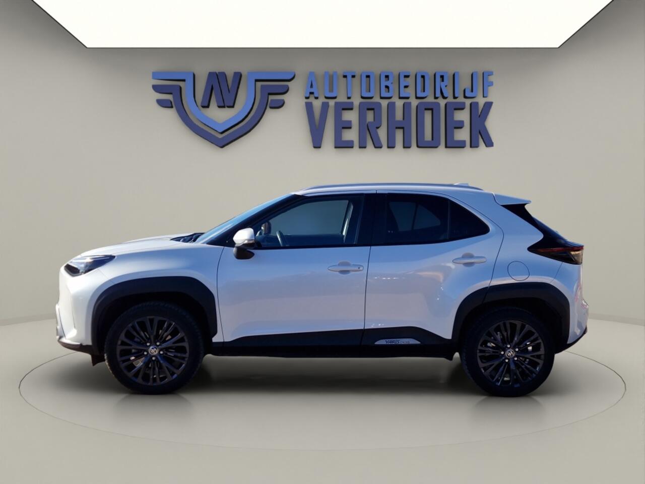 Toyota YARIS Cross 1.5 Hybrid Adventure Trekhaak - NL Auto - JBL