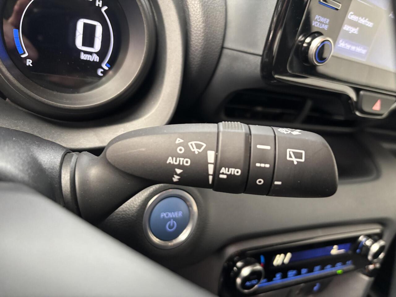 Toyota YARIS 1.5 Hybrid 115 Dynamic APPLE CARPLY / ANDROID AUTO, SLECHTS 8.759KM, STOELVERWARMING!!!