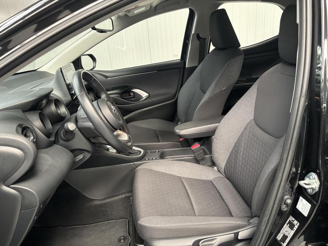 Toyota YARIS 1.5 Hybrid 115 Dynamic APPLE CARPLY / ANDROID AUTO, SLECHTS 8.759KM, STOELVERWARMING!!!