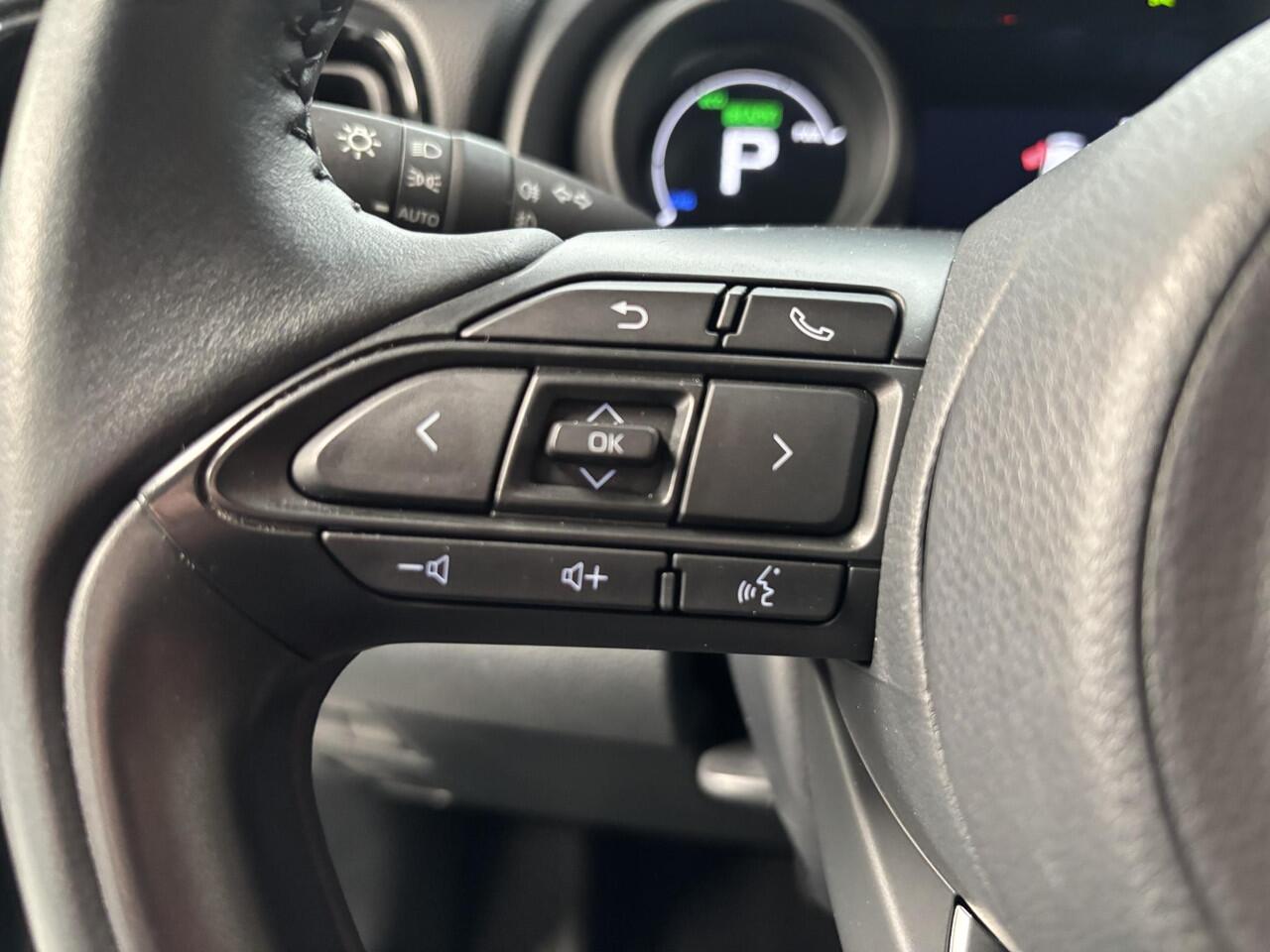 Toyota YARIS 1.5 Hybrid 115 Dynamic APPLE CARPLY / ANDROID AUTO, SLECHTS 8.759KM, STOELVERWARMING!!!