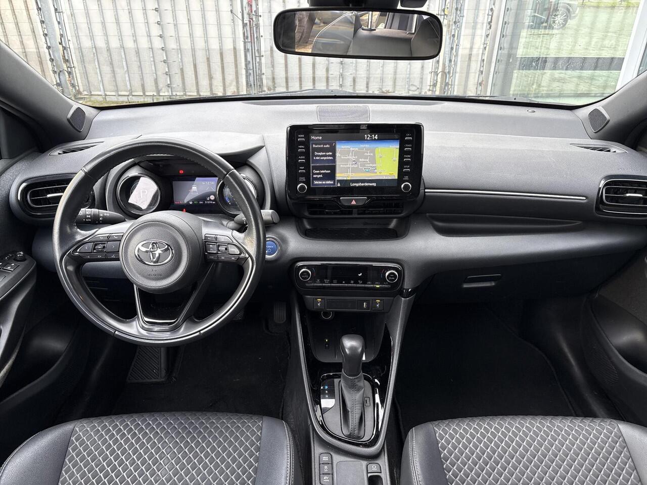 Toyota YARIS 1.5 Hybrid Executive **DODEHOEK DETECTIE/ STOELVERWARMING/ PARKEERSENSOREN/ KEYLESS**