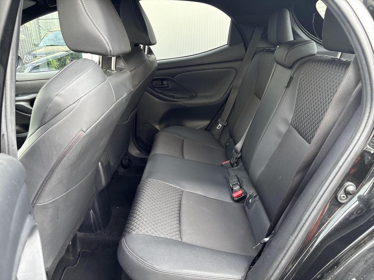 Toyota YARIS 1.5 Hybrid Executive **DODEHOEK DETECTIE/ STOELVERWARMING/ PARKEERSENSOREN/ KEYLESS**