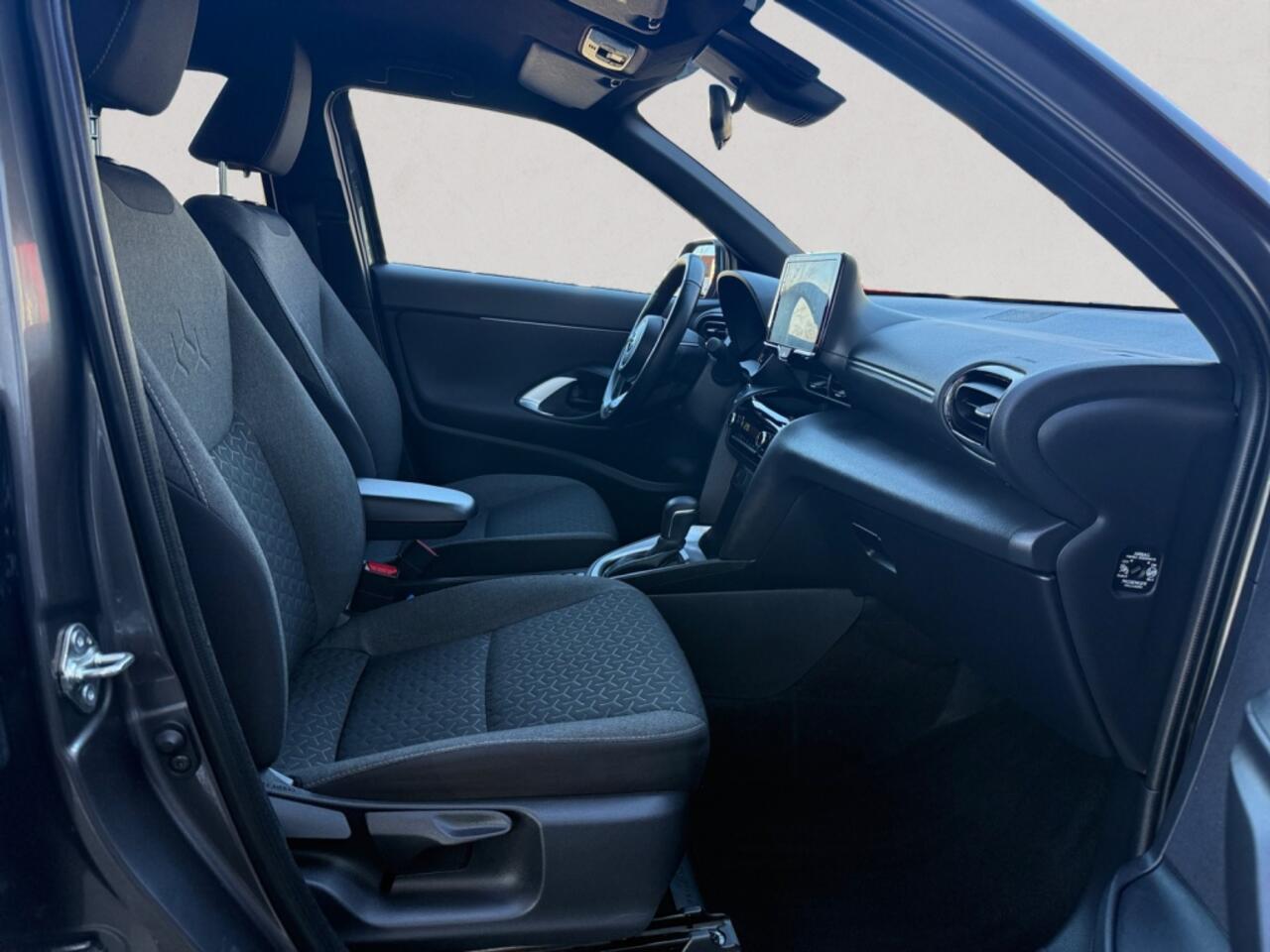 Toyota YARIS Cross Hybrid 2WD Team D
