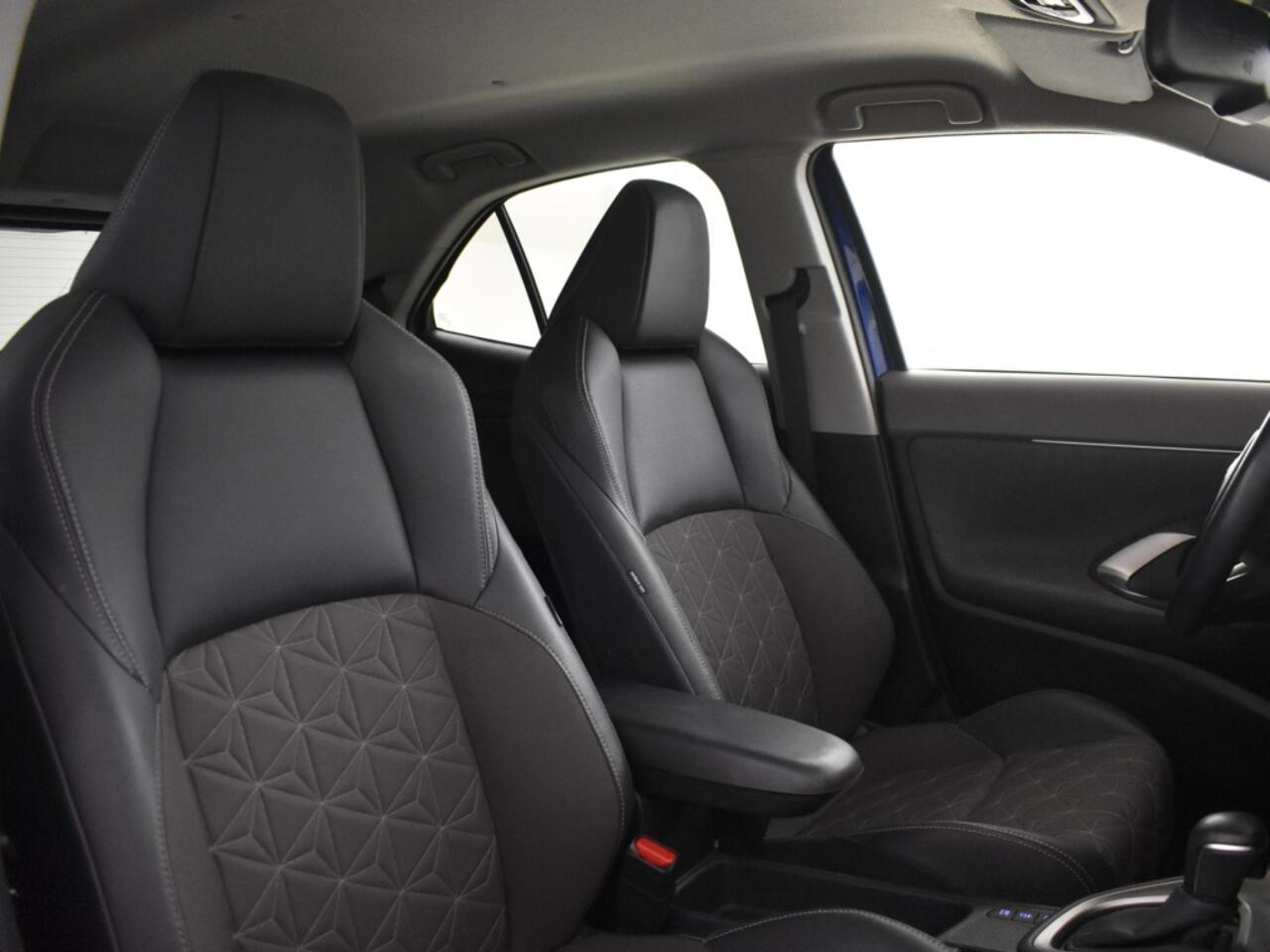 Toyota YARIS Cross 1.5 Hybrid Executive | Blindspot | Half Leder | DAB