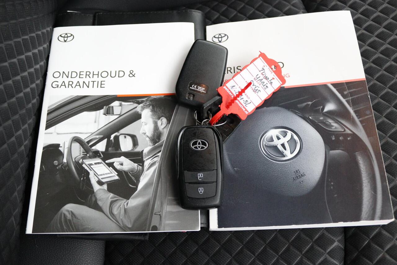 Toyota YARIS 1.5 Hybrid Executive | Leder stof bekleding | Stoelverwarming | Parkeersensoren | Keyless |