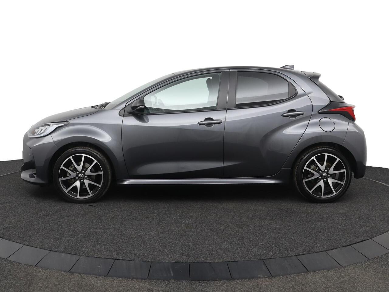 Toyota YARIS 1.5 Hybrid Executive | Leder stof bekleding | Stoelverwarming | Parkeersensoren | Keyless |