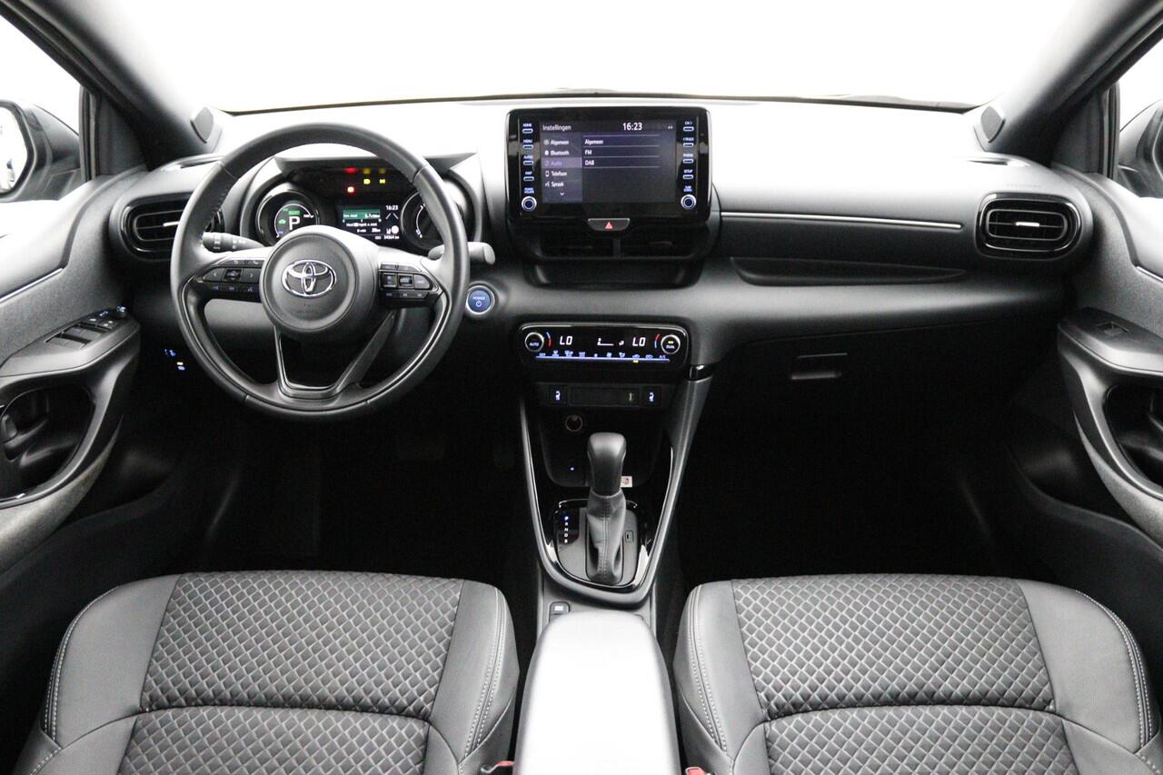 Toyota YARIS 1.5 Hybrid Executive | Leder stof bekleding | Stoelverwarming | Parkeersensoren | Keyless |