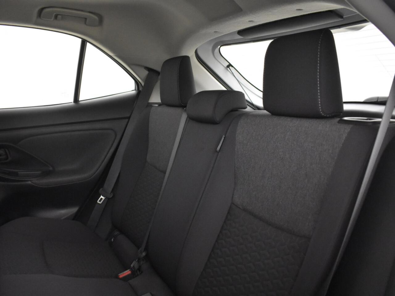Toyota YARIS Cross Hybrid Active Plus |Head-up | Blindspot | Stoelverwarm. |